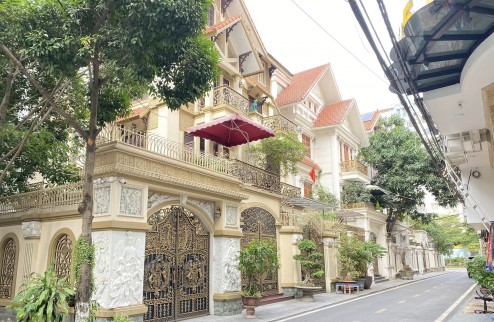 Bán gấp Biệt thự cầu giấy, ô tô vào nhà, 160m, 40 tỷ, có thang máy, chủ nhà bán kín